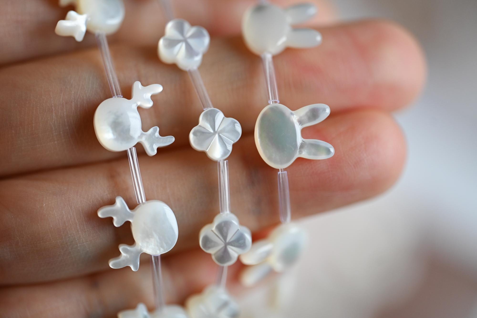 4pcs Double-Sided Shell Beads, Carved Mother of Pearl Beads for DIY Necklace, Handmade Jewelry (BK-005)